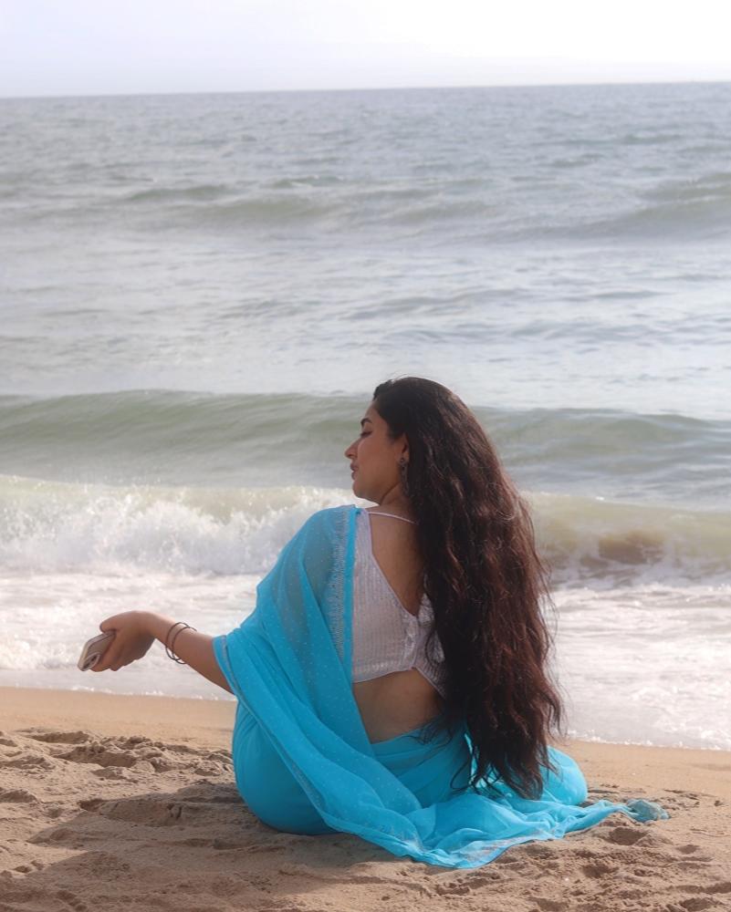 actress-sudha-hot-vibe-on-beach